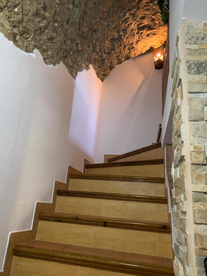 Casa Cueva "Las Calcetas" Pensionat Setenil De Las Bodegas Eksteriør billede