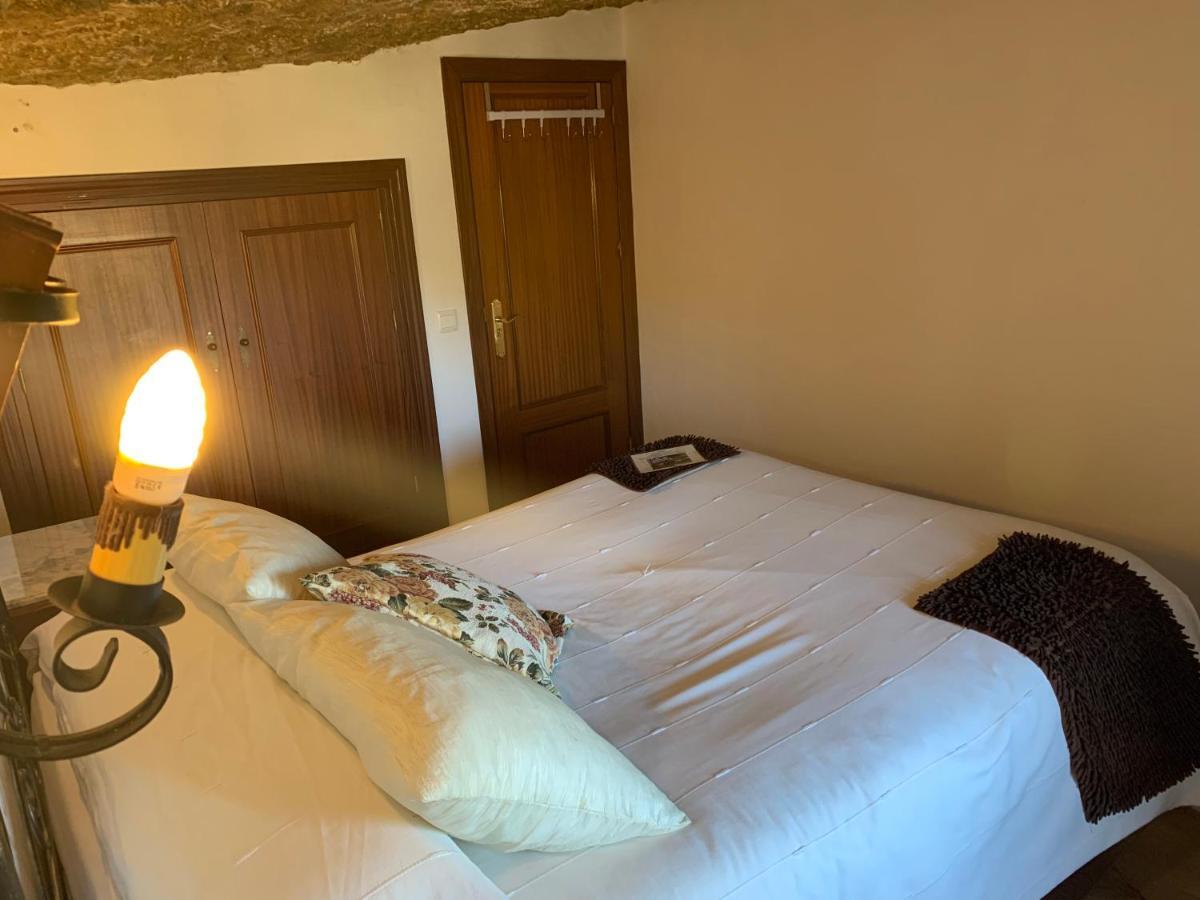 Casa Cueva "Las Calcetas" Pensionat Setenil De Las Bodegas Eksteriør billede